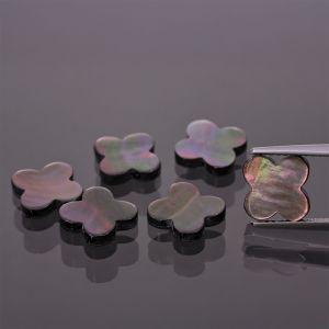 Koniczynka z czarnej muszli 10x10 MM