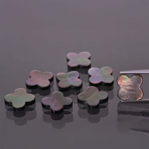 Koniczynka z czarnej muszli 8x8 MM