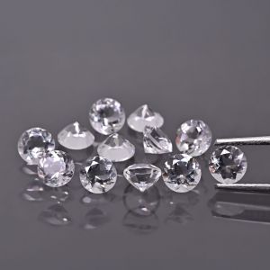 Okrągły kamień, stożek - topaz biały 4 MM