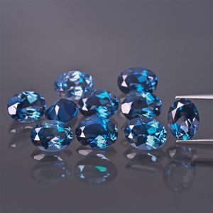 Owalny kamień, stożek - topaz london blue 6x4 MM