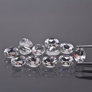 Owalny kamień, stożek - topaz biały 6x4 MM
