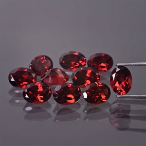 Owalny kamień, stożek - granat 6x4 MM