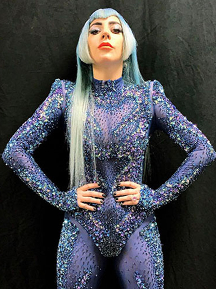Lady Gaga w kostiumie z kryształkami Swarovski
